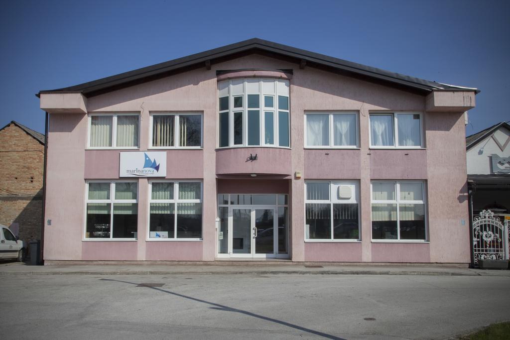 Master Apartman Σίσακ Εξωτερικό φωτογραφία